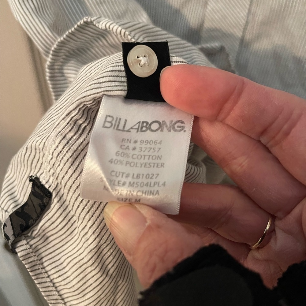 Billabong men’s striped short sleeve button down with pockets.​ - Picture 4 of 7